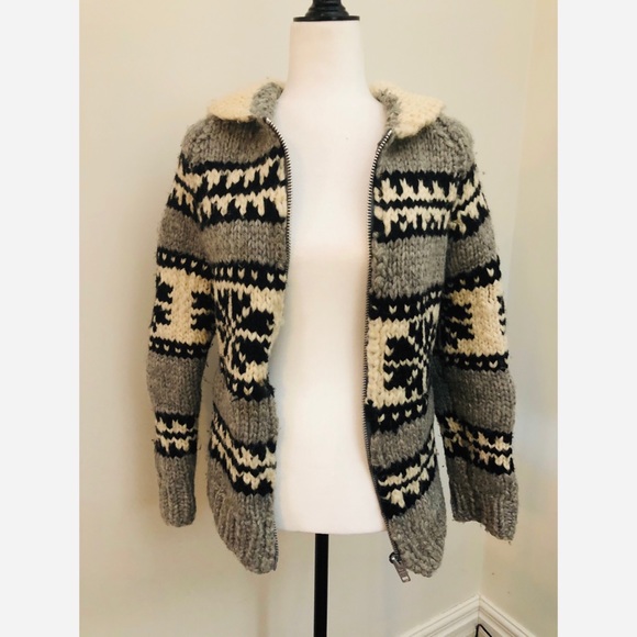 COPY - Vintage authentic Tuak Cowichan Sweater - Picture 2 of 10